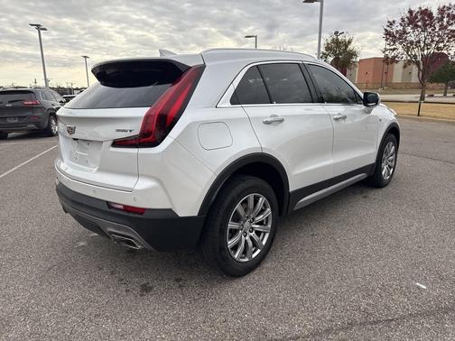 2023 Cadillac XT4 Premium Luxury