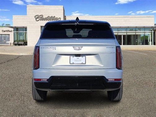 2025 Cadillac Escalade IQ Luxury 2