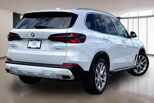 Mineral White Metallic 2026 BMW X5 xDrive40i