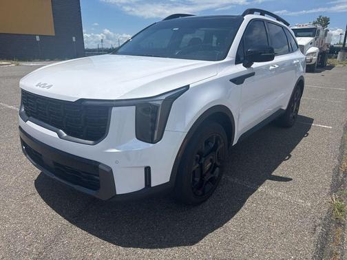 Glacial White Pearl 2024 Kia Sorento X-Line EX