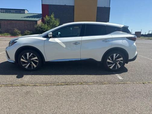 White 2023 Nissan Murano SL