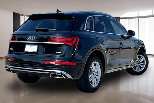 Mythos Black Metallic 2023 Audi Q5 45 S line quattro Premium