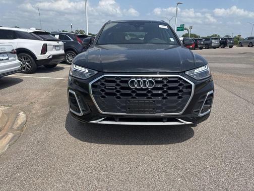 Mythos Black Metallic 2023 Audi Q5 45 S line quattro Premium