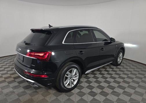 Mythos Black Metallic 2023 Audi Q5 45 S line quattro Premium