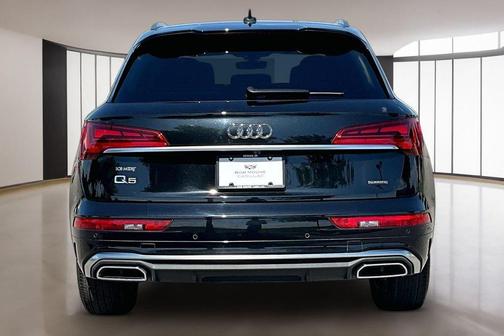 Mythos Black Metallic 2023 Audi Q5 45 S line quattro Premium