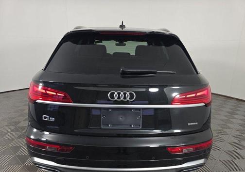 Mythos Black Metallic 2023 Audi Q5 45 S line quattro Premium