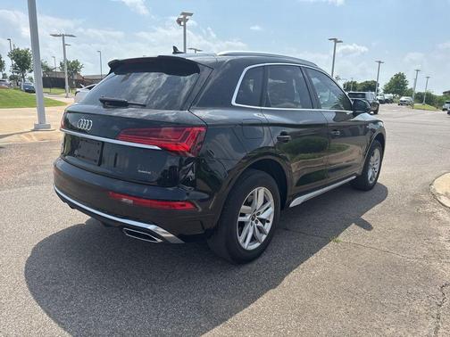 Mythos Black Metallic 2023 Audi Q5 45 S line quattro Premium