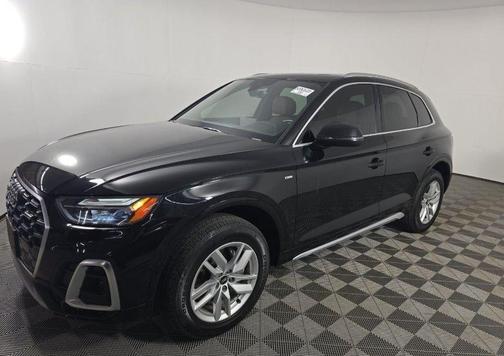 Mythos Black Metallic 2023 Audi Q5 45 S line quattro Premium