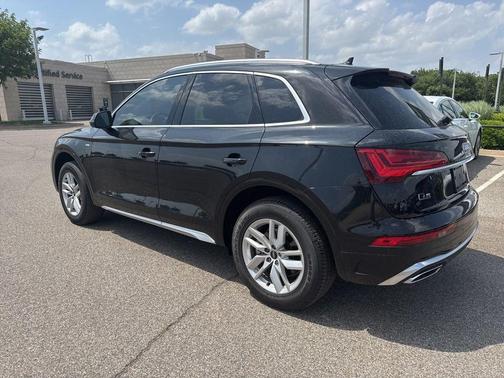 Mythos Black Metallic 2023 Audi Q5 45 S line quattro Premium