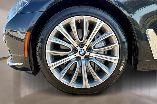 2018 BMW 750 i xDrive