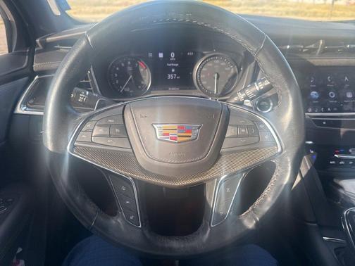 2023 Cadillac XT5 Sport