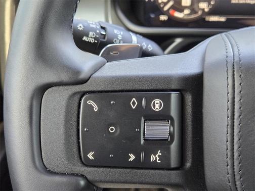 2025 Land Rover Defender P500 V8