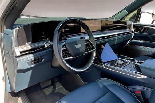 2025 Cadillac Escalade IQ Sport 2