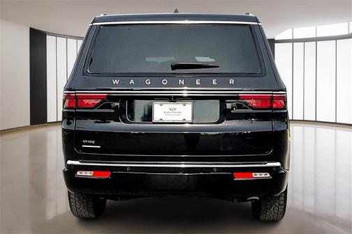 2023 Jeep Wagoneer Base