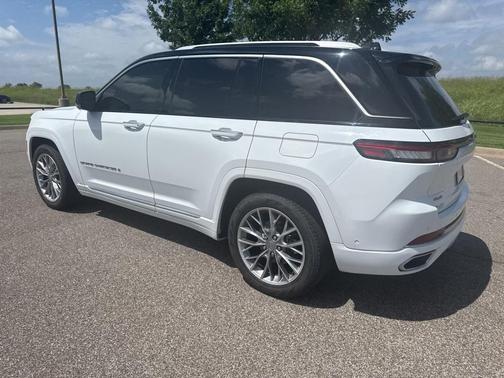 2023 Jeep Grand Cherokee Summit
