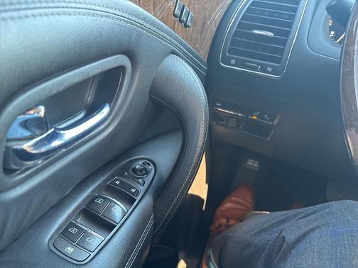 2016 INFINITI QX80 Base