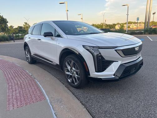 Crystal White Tri-Coat 2025 Cadillac OPTIQ Luxury