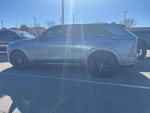 2025 Cadillac Escalade IQ Sport 2