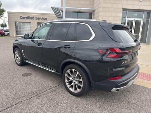 Black Sapphire Metallic 2025 BMW X5 sDrive40i