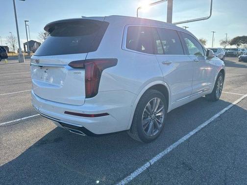 2022 Cadillac XT6 Premium Luxury FWD