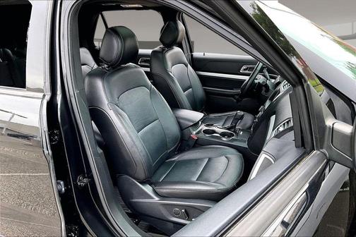 Shadow Black 2017 Ford Explorer XLT