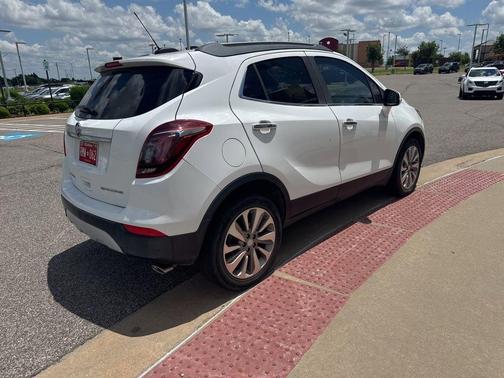 Summit White 2017 Buick Encore Preferred