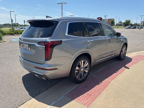 Silver Metallic 2025 Cadillac XT6 Premium Luxury FWD