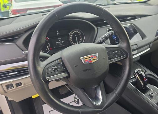 2023 Cadillac XT4 Luxury