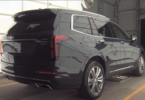 2025 Cadillac XT6 Premium Luxury FWD