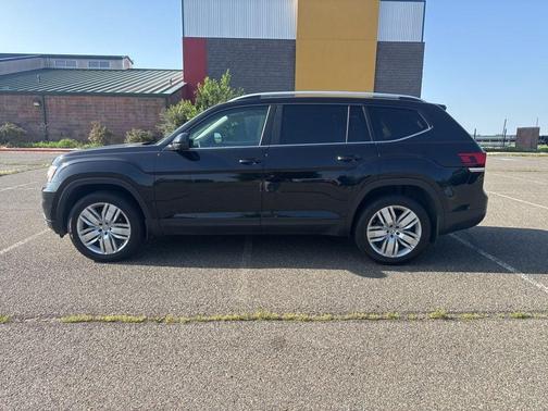 Deep Black Pearl Effect 2019 Volkswagen Atlas 3.6L SE w/Technology