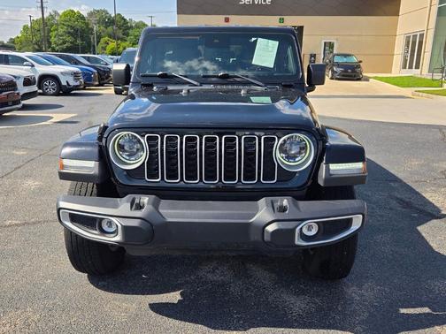 Black Clearcoat 2025 Jeep Wrangler Sahara