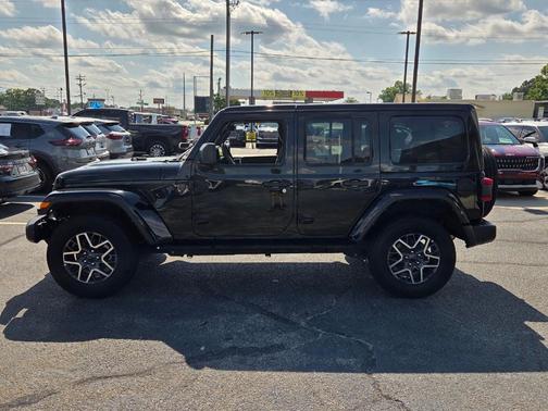 Black Clearcoat 2025 Jeep Wrangler Sahara