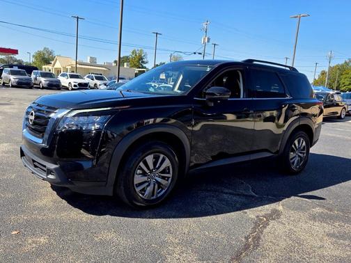 Black 2025 Nissan Pathfinder SV