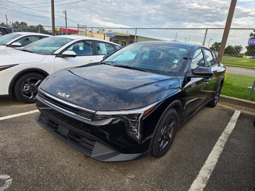 Aurora Black Pearl 2025 Kia K4