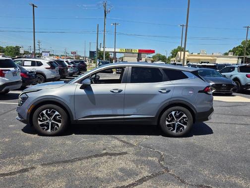 Everlasting Silver 2025 Kia Sportage EX