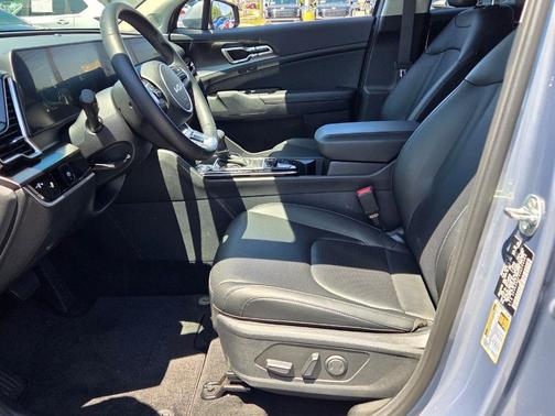 Everlasting Silver 2025 Kia Sportage EX