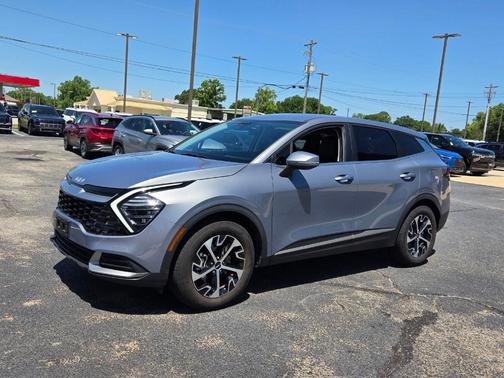 Everlasting Silver 2025 Kia Sportage EX