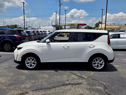 Gray 2025 Kia Soul LX