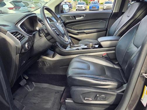 Magnetic 2017 Ford Edge Titanium