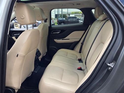 Fuji White 2019 Jaguar F-PACE 25t