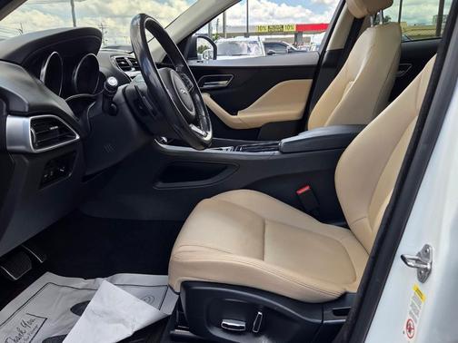 Fuji White 2019 Jaguar F-PACE 25t