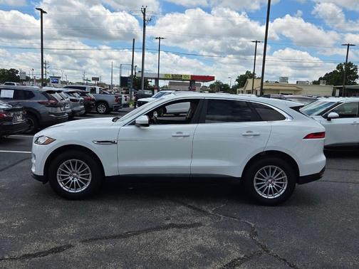 Fuji White 2019 Jaguar F-PACE 25t
