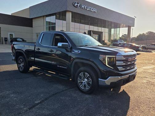 Black 2022 GMC Sierra 1500 SLE