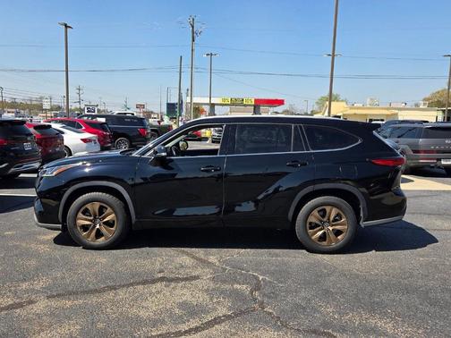 2022 Toyota Highlander Hybrid Bronze Edition