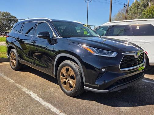 2022 Toyota Highlander Hybrid Bronze Edition
