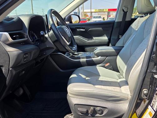 2022 Toyota Highlander Hybrid Bronze Edition