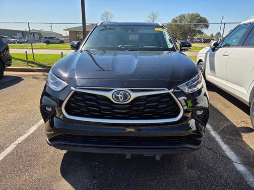 2022 Toyota Highlander Hybrid Bronze Edition