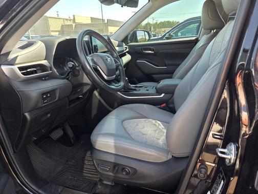 2022 Toyota Highlander Hybrid Bronze Edition