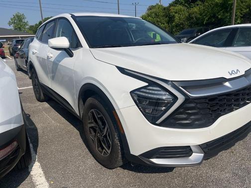 Snow White Pearl 2025 Kia Sportage LX