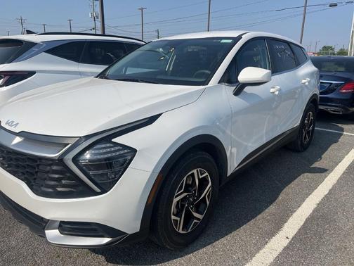 Snow White Pearl 2025 Kia Sportage LX